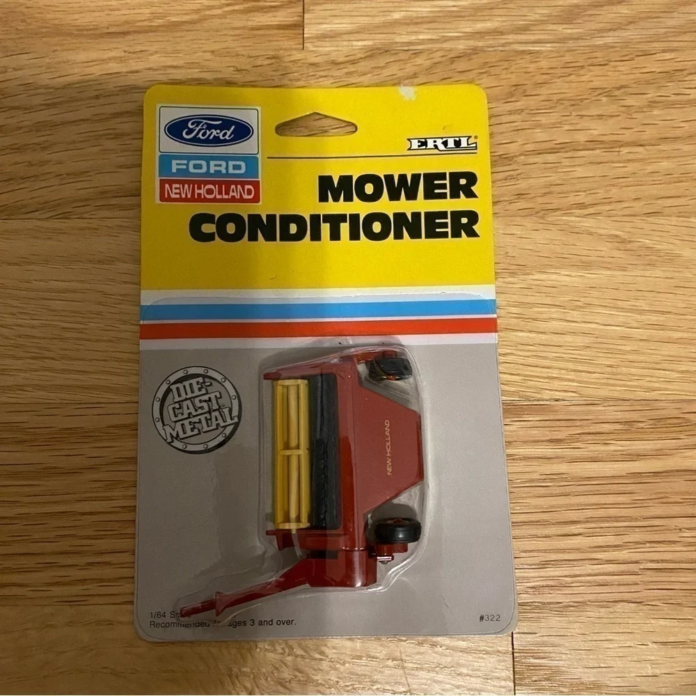 Vintage Ford New Holland Mower Conditioner 1/64 Diecast Toy NEW 1987 Tractor